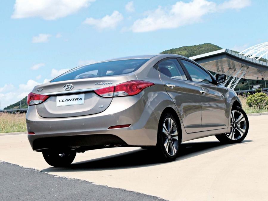  Hyundai Elantra Langdong 2012 года  (фото 5 из 7)